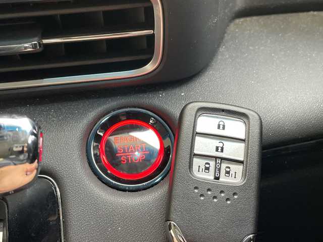 ホンダ オデッセイ アブソルート 愛知県 2021(令3)年 3.8万km プラチナホワイトパール 純正10.5型ナビ/全方位カメラ/両側パワースライドドア/レーダークルーズコントロール/バックカメラ/パワーシート/コーナーセンサー/純正アルミホイール/ETC2.0/LEDヘッドライト/パドルシフト/オートマチックハイビーム/ドライブレコーダー/ステアリングスイッチ/スマートキー/プッシュスタート