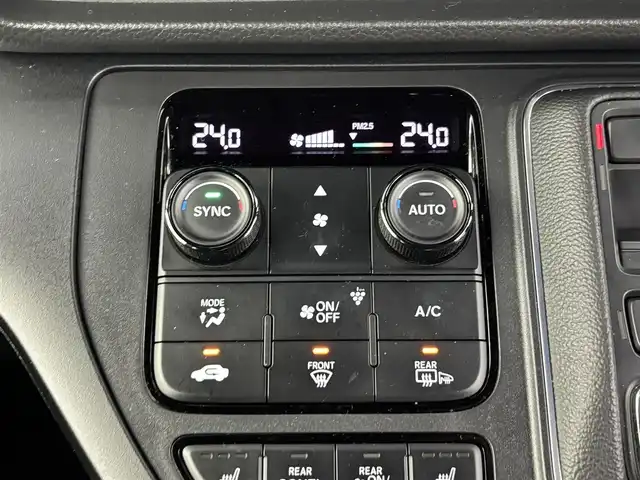 ホンダ ステップワゴン スパーダ eHEV 埼玉県 2023(令5)年 2.2万km クリスタルブラックパール 純正ナビ（Bluetooth/CD/DVD/AM/FM）/フルセグTV/バックカメラ/レーダークルーズコントロール/ブラインドスポットモニター/横滑り防止装置/レーンキープアシスト/盗難防止装置/衝突軽減システム/LEDヘッドライト/パドルシフト/両側パワースライドドア/ETC/ドライブレコーダー/スマートキー