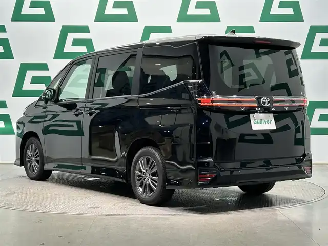 トヨタ ヴォクシー S－G 鹿児島県 2024(令6)年 1.3万km アティチュードブラックマイカ 禁煙車/ディスプレイオーディオ/(フルセグTV/HDMI/Bluetooth/AppleCarPlay/AndroidAuto/DVD/CD)/バックカメラ/Toyota Safety Sense/　・プリクラッシュセーフティ/　・レーントレーシングアシスト/　・レーンディパーチャーアラート/　・レーダークルーズコントロール/　・アダプティブハイビームシステム／オートマチックハイビーム/　・ロードサインアシスト/片側パワースライドドア/純正アルミホイール/フロアマット/電動格納ミラー