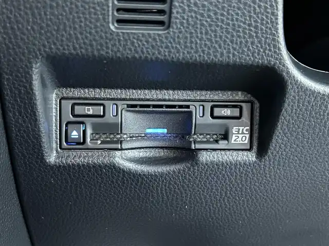トヨタ ヴォクシー S－G 鹿児島県 2024(令6)年 1.3万km アティチュードブラックマイカ 禁煙車/ディスプレイオーディオ/(フルセグTV/HDMI/Bluetooth/AppleCarPlay/AndroidAuto/DVD/CD)/バックカメラ/Toyota Safety Sense/　・プリクラッシュセーフティ/　・レーントレーシングアシスト/　・レーンディパーチャーアラート/　・レーダークルーズコントロール/　・アダプティブハイビームシステム／オートマチックハイビーム/　・ロードサインアシスト/片側パワースライドドア/純正アルミホイール/フロアマット/電動格納ミラー