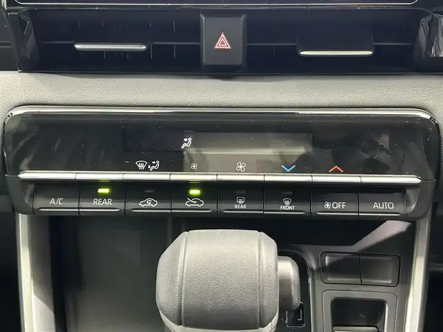 トヨタ ヴォクシー S－G 鹿児島県 2024(令6)年 1.3万km アティチュードブラックマイカ 禁煙車/ディスプレイオーディオ/(フルセグTV/HDMI/Bluetooth/AppleCarPlay/AndroidAuto/DVD/CD)/バックカメラ/Toyota Safety Sense/　・プリクラッシュセーフティ/　・レーントレーシングアシスト/　・レーンディパーチャーアラート/　・レーダークルーズコントロール/　・アダプティブハイビームシステム／オートマチックハイビーム/　・ロードサインアシスト/片側パワースライドドア/純正アルミホイール/フロアマット/電動格納ミラー
