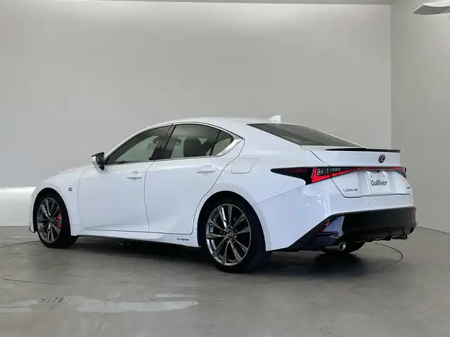 レクサス ＩＳ 300h Fスポーツ 埼玉県 2022(令4)年 2.3万km ホワイトノーヴァガラスフレーク サンルーフ　純正１０．３インチナビ　パノラミックビューモニター　白レザー　ＢＳＭ　メモリシート　シートヒーター　ベンチレーション　レーダークルーズコントロール　ステアリングヒーター　三眼ＬＥＤ　ＴＶ