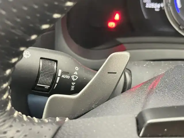 レクサス ＩＳ 300h Fスポーツ 埼玉県 2022(令4)年 2.3万km ホワイトノーヴァガラスフレーク サンルーフ　純正１０．３インチナビ　パノラミックビューモニター　白レザー　ＢＳＭ　メモリシート　シートヒーター　ベンチレーション　レーダークルーズコントロール　ステアリングヒーター　三眼ＬＥＤ　ＴＶ