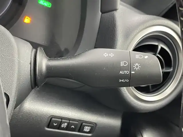 レクサス ＩＳ 300h Fスポーツ 埼玉県 2022(令4)年 2.3万km ホワイトノーヴァガラスフレーク サンルーフ　純正１０．３インチナビ　パノラミックビューモニター　白レザー　ＢＳＭ　メモリシート　シートヒーター　ベンチレーション　レーダークルーズコントロール　ステアリングヒーター　三眼ＬＥＤ　ＴＶ