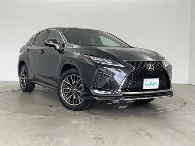 レクサス ＲＸ 300 Fスポーツ 兵庫県 2019(令1)年 4.5万km グラファイトブラックガラスフレーク ・12.3インチナビ/CD/DVD/Blu-ray /Bluetooth/USB/TV/Miracast/・パノラミックビューモニター/・ビルトインETC2.0/・AC100V電源/・Lexus Safety System +/・プリクラッシュセーフティ/・レーントレーシングアシスト/・オートマチックハイビーム/・アダプティブハイビームシステム/・レーダークルーズコントロール（全車速追従機能付）/・ロードサインアシスト/・先行車発進告知機能/・ブラインドスポットモニター/・パーキングサポートブレーキ/・パーキングサポートアラート/・クリアランスソナー/・3眼LEDヘッドライト/・ヘッドアップディスプレイ/・パワーバックドア/・本革シート/・前席パワーシート/・前席シートヒーター/・前席ベンチレーション/・ステアリングヒーター/・パドルシフト/・スマートキー/・純正20インチアルミホイール/・nanoe/・フロアマット