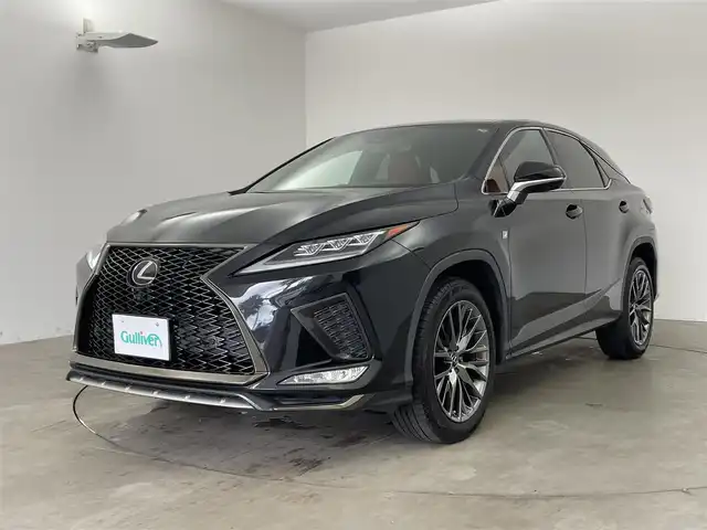 レクサス ＲＸ 300 Fスポーツ 兵庫県 2019(令1)年 4.5万km グラファイトブラックガラスフレーク ・12.3インチナビ/CD/DVD/Blu-ray /Bluetooth/USB/TV/Miracast/・パノラミックビューモニター/・ビルトインETC2.0/・AC100V電源/・Lexus Safety System +/・プリクラッシュセーフティ/・レーントレーシングアシスト/・オートマチックハイビーム/・アダプティブハイビームシステム/・レーダークルーズコントロール（全車速追従機能付）/・ロードサインアシスト/・先行車発進告知機能/・ブラインドスポットモニター/・パーキングサポートブレーキ/・パーキングサポートアラート/・クリアランスソナー/・3眼LEDヘッドライト/・ヘッドアップディスプレイ/・パワーバックドア/・本革シート/・前席パワーシート/・前席シートヒーター/・前席ベンチレーション/・ステアリングヒーター/・パドルシフト/・スマートキー/・純正20インチアルミホイール/・nanoe/・フロアマット
