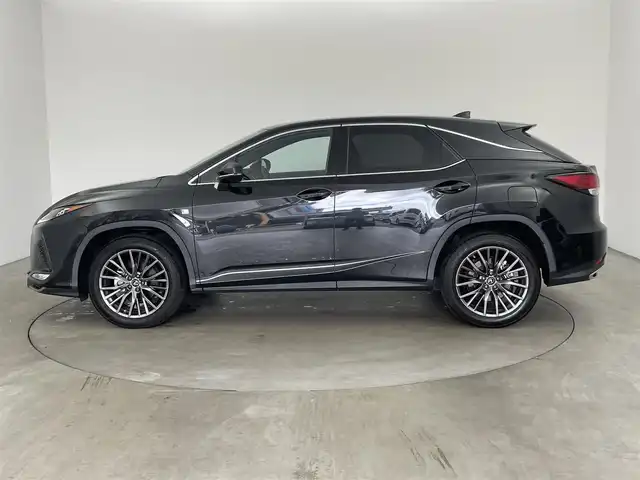レクサス ＲＸ 300 Fスポーツ 兵庫県 2019(令1)年 4.5万km グラファイトブラックガラスフレーク ・12.3インチナビ/CD/DVD/Blu-ray /Bluetooth/USB/TV/Miracast/・パノラミックビューモニター/・ビルトインETC2.0/・AC100V電源/・Lexus Safety System +/・プリクラッシュセーフティ/・レーントレーシングアシスト/・オートマチックハイビーム/・アダプティブハイビームシステム/・レーダークルーズコントロール（全車速追従機能付）/・ロードサインアシスト/・先行車発進告知機能/・ブラインドスポットモニター/・パーキングサポートブレーキ/・パーキングサポートアラート/・クリアランスソナー/・3眼LEDヘッドライト/・ヘッドアップディスプレイ/・パワーバックドア/・本革シート/・前席パワーシート/・前席シートヒーター/・前席ベンチレーション/・ステアリングヒーター/・パドルシフト/・スマートキー/・純正20インチアルミホイール/・nanoe/・フロアマット