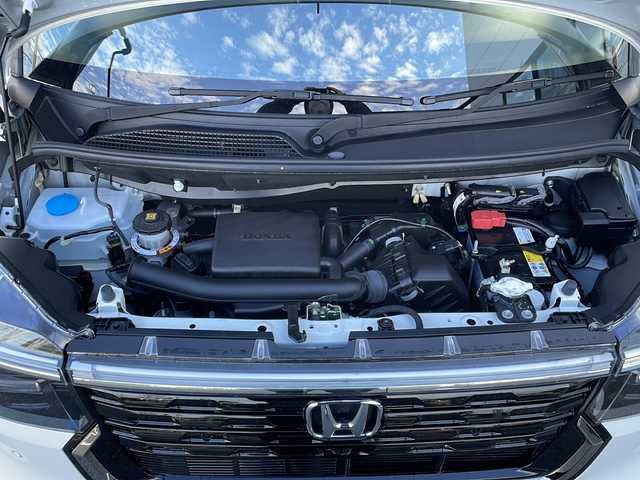 ホンダ Ｎ ＢＯＸ カスタム コーディネートスタイル 山口県 2024(令6)年 0.5万km プラチナホワイトパール 純正コネクトナビ/・Bluetooth接続/・フルセグTV/バックカメラ/ビルトインETC/Honda SENSING/・衝突軽減ブレーキ/・踏み間違い衝突軽減システム/・急アクセル抑制機能/・路外逸脱抑制機能/・歩行者事故低減ステアリング/・アダプティブクルーズコントロール/・車線逸脱支援システム/・先行車発進お知らせ機能/・標識認識機能/レザーシート/シートヒーター/チップアップシート/両側パワースライドドア/USB入力端子/純正フロアマット/スマートキー/スペアキー1本/プッシュスタート/純正LEDライト/純正14インチアルミホイール/ドアバイザー/ウィンカーミラー