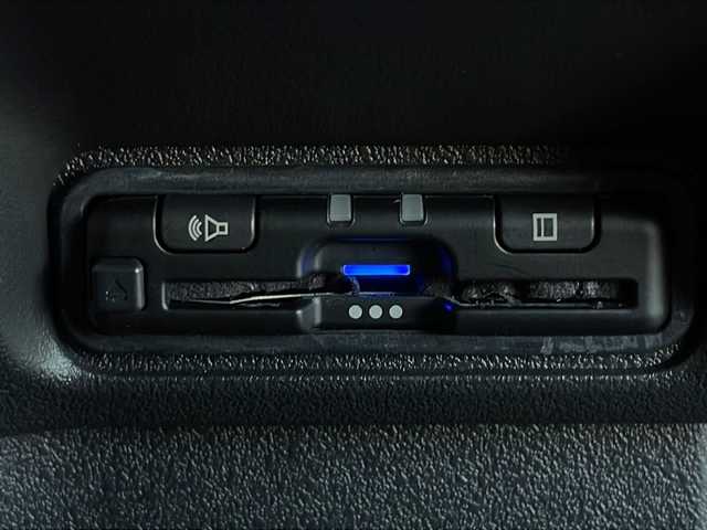 ホンダ Ｎ ＢＯＸ カスタム コーディネートスタイル 山口県 2024(令6)年 0.5万km プラチナホワイトパール 純正コネクトナビ/・Bluetooth接続/・フルセグTV/バックカメラ/ビルトインETC/Honda SENSING/・衝突軽減ブレーキ/・踏み間違い衝突軽減システム/・急アクセル抑制機能/・路外逸脱抑制機能/・歩行者事故低減ステアリング/・アダプティブクルーズコントロール/・車線逸脱支援システム/・先行車発進お知らせ機能/・標識認識機能/レザーシート/シートヒーター/チップアップシート/両側パワースライドドア/USB入力端子/純正フロアマット/スマートキー/スペアキー1本/プッシュスタート/純正LEDライト/純正14インチアルミホイール/ドアバイザー/ウィンカーミラー