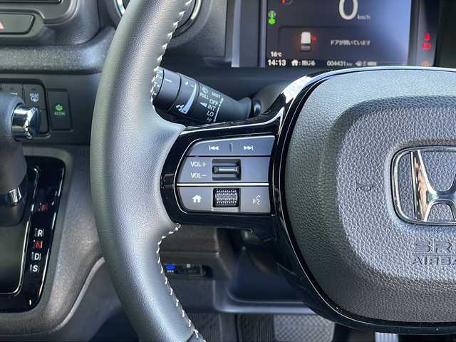 ホンダ Ｎ ＢＯＸ カスタム コーディネートスタイル 山口県 2024(令6)年 0.5万km プラチナホワイトパール 純正コネクトナビ/・Bluetooth接続/・フルセグTV/バックカメラ/ビルトインETC/Honda SENSING/・衝突軽減ブレーキ/・踏み間違い衝突軽減システム/・急アクセル抑制機能/・路外逸脱抑制機能/・歩行者事故低減ステアリング/・アダプティブクルーズコントロール/・車線逸脱支援システム/・先行車発進お知らせ機能/・標識認識機能/レザーシート/シートヒーター/チップアップシート/両側パワースライドドア/USB入力端子/純正フロアマット/スマートキー/スペアキー1本/プッシュスタート/純正LEDライト/純正14インチアルミホイール/ドアバイザー/ウィンカーミラー