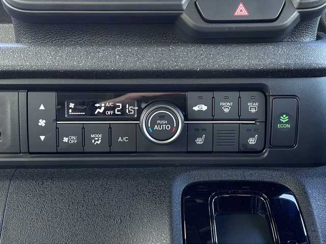 ホンダ Ｎ ＢＯＸ カスタム コーディネートスタイル 山口県 2024(令6)年 0.5万km プラチナホワイトパール 純正コネクトナビ/・Bluetooth接続/・フルセグTV/バックカメラ/ビルトインETC/Honda SENSING/・衝突軽減ブレーキ/・踏み間違い衝突軽減システム/・急アクセル抑制機能/・路外逸脱抑制機能/・歩行者事故低減ステアリング/・アダプティブクルーズコントロール/・車線逸脱支援システム/・先行車発進お知らせ機能/・標識認識機能/レザーシート/シートヒーター/チップアップシート/両側パワースライドドア/USB入力端子/純正フロアマット/スマートキー/スペアキー1本/プッシュスタート/純正LEDライト/純正14インチアルミホイール/ドアバイザー/ウィンカーミラー