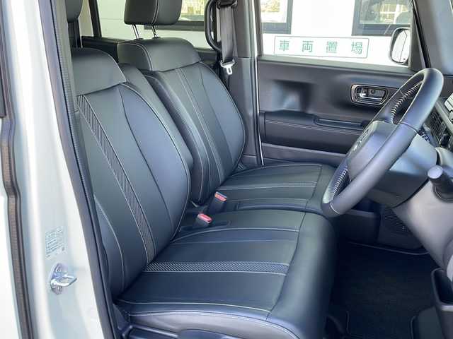 ホンダ Ｎ ＢＯＸ カスタム コーディネートスタイル 山口県 2024(令6)年 0.5万km プラチナホワイトパール 純正コネクトナビ/・Bluetooth接続/・フルセグTV/バックカメラ/ビルトインETC/Honda SENSING/・衝突軽減ブレーキ/・踏み間違い衝突軽減システム/・急アクセル抑制機能/・路外逸脱抑制機能/・歩行者事故低減ステアリング/・アダプティブクルーズコントロール/・車線逸脱支援システム/・先行車発進お知らせ機能/・標識認識機能/レザーシート/シートヒーター/チップアップシート/両側パワースライドドア/USB入力端子/純正フロアマット/スマートキー/スペアキー1本/プッシュスタート/純正LEDライト/純正14インチアルミホイール/ドアバイザー/ウィンカーミラー