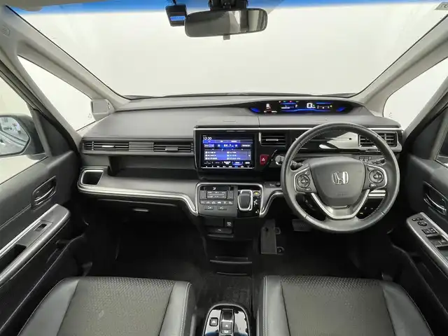 ホンダ ステップワゴン スパーダ ハイブリッド G EX ホンダセンシング 熊本県 2018(平30)年 6.7万km モダンスティールM 純正９インチナビVXM-187VFNi（ＣＤ・ＤＶＤ・フルセグ・ＢＴ・ＳＤ・ＵＳＢ）/バックカメラ　/社外前方ドライブレコーダー　/ビルトインＥＴＣ　/両側パワースライドドア　/前席シートヒーター　/ホンダセンシング/・衝突軽減ブレーキ/・アダブティブクルーズコントロール/・オートハイビーム/・先行車発進お知らせ機能/・路外逸脱制御/・レーンキープアシスト/・標識認識機能/横滑り防止/電動パーキング/ブレーキホールド/ハーフレザーシート/純正フロアマット/純正16インチAW/オートライト/LEDヘッドライト/フォグランプ/スマートキー/プッシュスタート/保証書