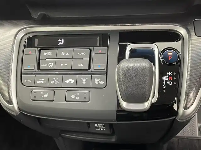 ホンダ ステップワゴン スパーダ ハイブリッド G EX ホンダセンシング 熊本県 2018(平30)年 6.7万km モダンスティールM 純正９インチナビVXM-187VFNi（ＣＤ・ＤＶＤ・フルセグ・ＢＴ・ＳＤ・ＵＳＢ）/バックカメラ　/社外前方ドライブレコーダー　/ビルトインＥＴＣ　/両側パワースライドドア　/前席シートヒーター　/ホンダセンシング/・衝突軽減ブレーキ/・アダブティブクルーズコントロール/・オートハイビーム/・先行車発進お知らせ機能/・路外逸脱制御/・レーンキープアシスト/・標識認識機能/横滑り防止/電動パーキング/ブレーキホールド/ハーフレザーシート/純正フロアマット/純正16インチAW/オートライト/LEDヘッドライト/フォグランプ/スマートキー/プッシュスタート/保証書