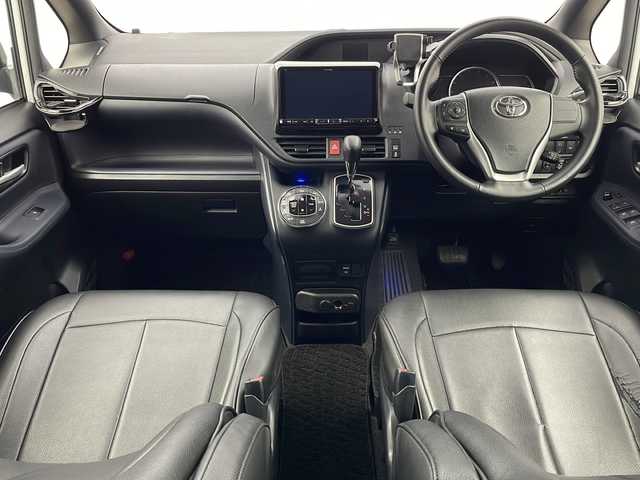 トヨタ ヴォクシー ZS 新潟県 2017(平29)年 8.9万km ホワイトパールクリスタルシャイン ナビ/（CD/DVD/SD/Bluetooth/HDMI/USB/フルセグテレビ）/バックカメラ/革調シートカバー/ハンドルカバー/ステアリングスイッチ/両側パワースライドドア/プッシュスタート/スマートキー/クルーズコントロール/オートライト/LEDライト/モデリスタエアロ/取扱説明書/保証書