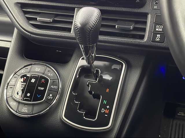 トヨタ ヴォクシー ZS 新潟県 2017(平29)年 8.9万km ホワイトパールクリスタルシャイン ナビ/（CD/DVD/SD/Bluetooth/HDMI/USB/フルセグテレビ）/バックカメラ/革調シートカバー/ハンドルカバー/ステアリングスイッチ/両側パワースライドドア/プッシュスタート/スマートキー/クルーズコントロール/オートライト/LEDライト/モデリスタエアロ/取扱説明書/保証書