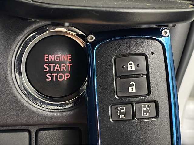 トヨタ ヴォクシー ZS 新潟県 2017(平29)年 8.9万km ホワイトパールクリスタルシャイン ナビ/（CD/DVD/SD/Bluetooth/HDMI/USB/フルセグテレビ）/バックカメラ/革調シートカバー/ハンドルカバー/ステアリングスイッチ/両側パワースライドドア/プッシュスタート/スマートキー/クルーズコントロール/オートライト/LEDライト/モデリスタエアロ/取扱説明書/保証書