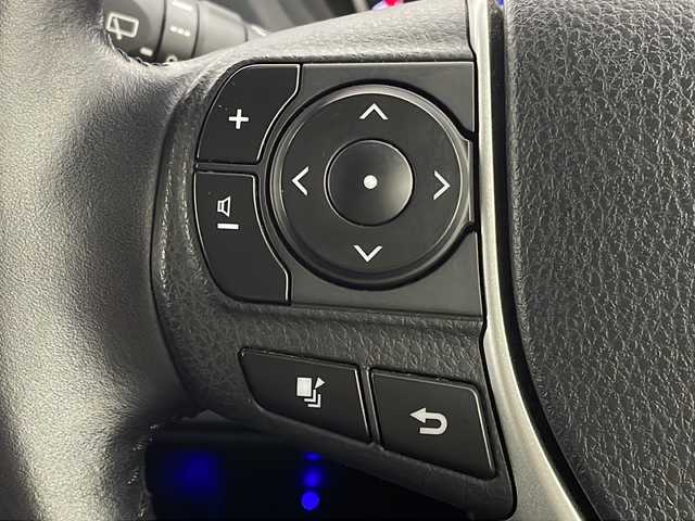 トヨタ ヴォクシー ZS 新潟県 2017(平29)年 8.9万km ホワイトパールクリスタルシャイン ナビ/（CD/DVD/SD/Bluetooth/HDMI/USB/フルセグテレビ）/バックカメラ/革調シートカバー/ハンドルカバー/ステアリングスイッチ/両側パワースライドドア/プッシュスタート/スマートキー/クルーズコントロール/オートライト/LEDライト/モデリスタエアロ/取扱説明書/保証書