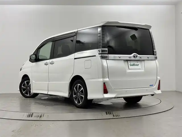トヨタ ヴォクシー ZS 煌Ⅱ 埼玉県 2020(令2)年 2.8万km ホワイトパールクリスタルシャイン 10型ALPINEナビ/（AM/FM/CD/DVD/BT/フルTV/HDMI）/12。8型フリップモニター/バックカメラ/トヨタセーフティーセンス/・プリクラッシュセーフティ/・レーンディパーチャーアラート/・オートハイビーム/・ロードサインアシスト/両側パワースライドドア/社外前後ドラレコ/ビルトインETC/LEDライト/純正アルミホイール/スペア1本