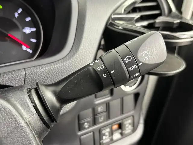 トヨタ ヴォクシー ZS 煌Ⅱ 埼玉県 2020(令2)年 2.8万km ホワイトパールクリスタルシャイン 10型ALPINEナビ/（AM/FM/CD/DVD/BT/フルTV/HDMI）/12。8型フリップモニター/バックカメラ/トヨタセーフティーセンス/・プリクラッシュセーフティ/・レーンディパーチャーアラート/・オートハイビーム/・ロードサインアシスト/両側パワースライドドア/社外前後ドラレコ/ビルトインETC/LEDライト/純正アルミホイール/スペア1本