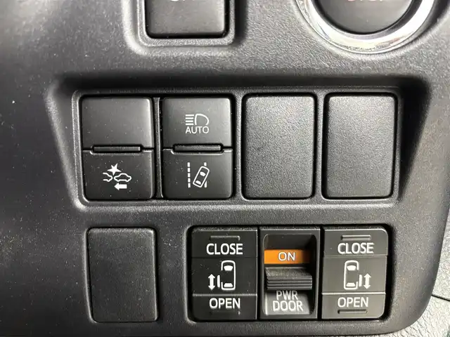 トヨタ ヴォクシー ZS 煌Ⅱ 埼玉県 2020(令2)年 2.8万km ホワイトパールクリスタルシャイン 10型ALPINEナビ/（AM/FM/CD/DVD/BT/フルTV/HDMI）/12。8型フリップモニター/バックカメラ/トヨタセーフティーセンス/・プリクラッシュセーフティ/・レーンディパーチャーアラート/・オートハイビーム/・ロードサインアシスト/両側パワースライドドア/社外前後ドラレコ/ビルトインETC/LEDライト/純正アルミホイール/スペア1本