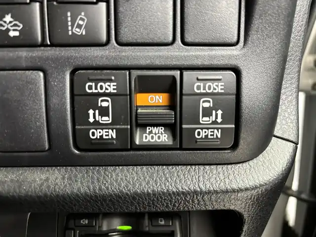 トヨタ ヴォクシー ZS 煌Ⅱ 埼玉県 2020(令2)年 2.8万km ホワイトパールクリスタルシャイン 10型ALPINEナビ/（AM/FM/CD/DVD/BT/フルTV/HDMI）/12。8型フリップモニター/バックカメラ/トヨタセーフティーセンス/・プリクラッシュセーフティ/・レーンディパーチャーアラート/・オートハイビーム/・ロードサインアシスト/両側パワースライドドア/社外前後ドラレコ/ビルトインETC/LEDライト/純正アルミホイール/スペア1本