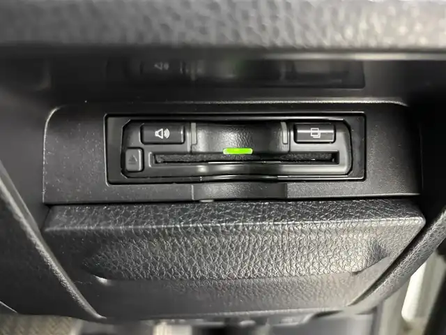 トヨタ ヴォクシー ZS 煌Ⅱ 埼玉県 2020(令2)年 2.8万km ホワイトパールクリスタルシャイン 10型ALPINEナビ/（AM/FM/CD/DVD/BT/フルTV/HDMI）/12。8型フリップモニター/バックカメラ/トヨタセーフティーセンス/・プリクラッシュセーフティ/・レーンディパーチャーアラート/・オートハイビーム/・ロードサインアシスト/両側パワースライドドア/社外前後ドラレコ/ビルトインETC/LEDライト/純正アルミホイール/スペア1本