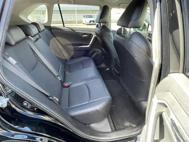 トヨタ ＲＡＶ４ アドベンチャー オフロードPKG 岡山県 2021(令3)年 3.3万km アティチュードブラックマイカ 純正9インチディスプレイオーディオ/フルセグTV、Bluetooth、AppleCarplay/AndroidAuto、AM、FM/ビルトインETC/前後ドライブレコーダー　DC-DR652/充電用USB端子/デジタルインナーミラー/ステアリングヒーター/前席シートヒーター/前席ベンチレーション/合成皮革シート/ハンズフリーパワーバックドア/モデリスタLED付きノースプロテクター/TRDフロントバンパーガーニッシュLED付き/TRDバックドアロアガーニッシュ/TRDマッドフラップ/ルーフレール/オフロードパッケージ専用リアマーク/オフロードパッケージ専用スキッドプレート/オフロードパッケージ専用18インチオールテレインタイヤ/&マッドブラック塗装アルミホイール/トヨタセーフティセンス/・プリクラッシュセーフティ/・レーントレーシングアシスト/・レーダークルーズコントロール/・オートマチックハイビーム/・ロードサインアシスト/・ブラインドスポットモニター/・パーキングサポートブレーキ/。リアクロストラフィックアラート