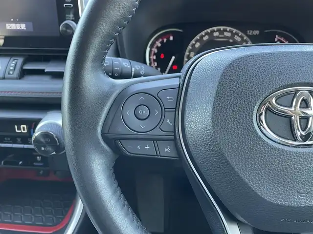 トヨタ ＲＡＶ４ アドベンチャー オフロードPKG 岡山県 2021(令3)年 3.3万km アティチュードブラックマイカ 純正9インチディスプレイオーディオ/フルセグTV、Bluetooth、AppleCarplay/AndroidAuto、AM、FM/ビルトインETC/前後ドライブレコーダー　DC-DR652/充電用USB端子/デジタルインナーミラー/ステアリングヒーター/前席シートヒーター/前席ベンチレーション/合成皮革シート/ハンズフリーパワーバックドア/モデリスタLED付きノースプロテクター/TRDフロントバンパーガーニッシュLED付き/TRDバックドアロアガーニッシュ/TRDマッドフラップ/ルーフレール/オフロードパッケージ専用リアマーク/オフロードパッケージ専用スキッドプレート/オフロードパッケージ専用18インチオールテレインタイヤ/&マッドブラック塗装アルミホイール/トヨタセーフティセンス/・プリクラッシュセーフティ/・レーントレーシングアシスト/・レーダークルーズコントロール/・オートマチックハイビーム/・ロードサインアシスト/・ブラインドスポットモニター/・パーキングサポートブレーキ/。リアクロストラフィックアラート