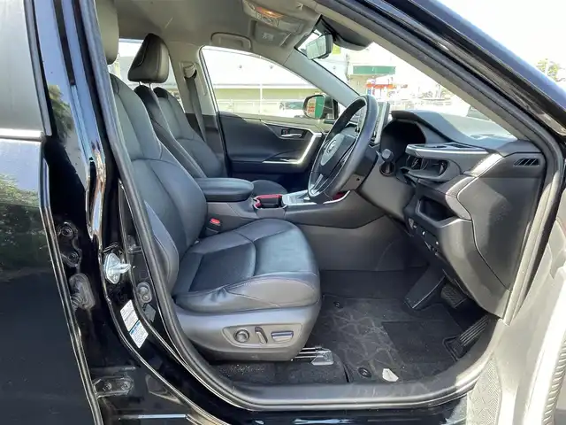 トヨタ ＲＡＶ４ アドベンチャー オフロードPKG 岡山県 2021(令3)年 3.3万km アティチュードブラックマイカ 純正9インチディスプレイオーディオ/フルセグTV、Bluetooth、AppleCarplay/AndroidAuto、AM、FM/ビルトインETC/前後ドライブレコーダー　DC-DR652/充電用USB端子/デジタルインナーミラー/ステアリングヒーター/前席シートヒーター/前席ベンチレーション/合成皮革シート/ハンズフリーパワーバックドア/モデリスタLED付きノースプロテクター/TRDフロントバンパーガーニッシュLED付き/TRDバックドアロアガーニッシュ/TRDマッドフラップ/ルーフレール/オフロードパッケージ専用リアマーク/オフロードパッケージ専用スキッドプレート/オフロードパッケージ専用18インチオールテレインタイヤ/&マッドブラック塗装アルミホイール/トヨタセーフティセンス/・プリクラッシュセーフティ/・レーントレーシングアシスト/・レーダークルーズコントロール/・オートマチックハイビーム/・ロードサインアシスト/・ブラインドスポットモニター/・パーキングサポートブレーキ/。リアクロストラフィックアラート