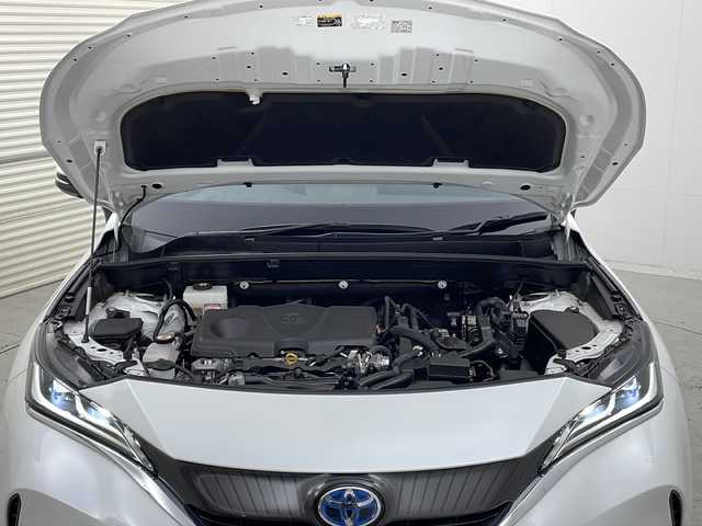 トヨタ ハリアー ハイブリッド Z レザーパッケージ 茨城県 2023(令5)年 2万km プラチナホワイトパールマイカ 12.3インチ純正ナビ付ディスプレイオーディオ/・FM/AM/フルセグTV/Bluetooth/・AppleCarPlay/AndroidAuto/・アラウンドビュー/・JBLサウンド/BSM/前後コーナーセンサー/ビルドインETC/ドライブレコーダー/本革レザーシート/追従型クルーズコントロール/ステアリングヒーター/パワーシート（D+N席）/シートベンチレーション（D+N席）/シートヒーター（D+N席）/デジタルインナーミラー/パワバックドア/純正アルミホイール/純正フロアマット/スペアキー/AAC/衝突被害軽減ブレーキ/レーンキープアシスト/横滑り防止機能
