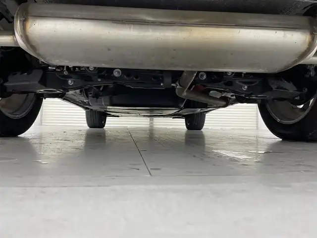 トヨタ ハリアー ハイブリッド Z レザーパッケージ 茨城県 2023(令5)年 2万km プラチナホワイトパールマイカ 12.3インチ純正ナビ付ディスプレイオーディオ/・FM/AM/フルセグTV/Bluetooth/・AppleCarPlay/AndroidAuto/・アラウンドビュー/・JBLサウンド/BSM/前後コーナーセンサー/ビルドインETC/ドライブレコーダー/本革レザーシート/追従型クルーズコントロール/ステアリングヒーター/パワーシート（D+N席）/シートベンチレーション（D+N席）/シートヒーター（D+N席）/デジタルインナーミラー/パワバックドア/純正アルミホイール/純正フロアマット/スペアキー/AAC/衝突被害軽減ブレーキ/レーンキープアシスト/横滑り防止機能