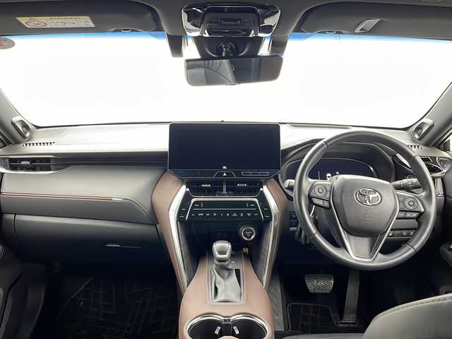 トヨタ ハリアー ハイブリッド Z レザーパッケージ 茨城県 2023(令5)年 2万km プラチナホワイトパールマイカ 12.3インチ純正ナビ付ディスプレイオーディオ/・FM/AM/フルセグTV/Bluetooth/・AppleCarPlay/AndroidAuto/・アラウンドビュー/・JBLサウンド/BSM/前後コーナーセンサー/ビルドインETC/ドライブレコーダー/本革レザーシート/追従型クルーズコントロール/ステアリングヒーター/パワーシート（D+N席）/シートベンチレーション（D+N席）/シートヒーター（D+N席）/デジタルインナーミラー/パワバックドア/純正アルミホイール/純正フロアマット/スペアキー/AAC/衝突被害軽減ブレーキ/レーンキープアシスト/横滑り防止機能