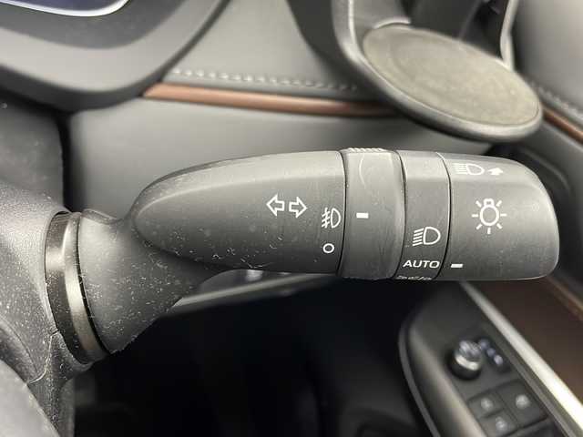 トヨタ ハリアー ハイブリッド Z レザーパッケージ 茨城県 2023(令5)年 2万km プラチナホワイトパールマイカ 12.3インチ純正ナビ付ディスプレイオーディオ/・FM/AM/フルセグTV/Bluetooth/・AppleCarPlay/AndroidAuto/・アラウンドビュー/・JBLサウンド/BSM/前後コーナーセンサー/ビルドインETC/ドライブレコーダー/本革レザーシート/追従型クルーズコントロール/ステアリングヒーター/パワーシート（D+N席）/シートベンチレーション（D+N席）/シートヒーター（D+N席）/デジタルインナーミラー/パワバックドア/純正アルミホイール/純正フロアマット/スペアキー/AAC/衝突被害軽減ブレーキ/レーンキープアシスト/横滑り防止機能