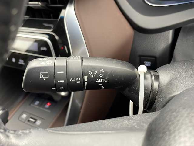 トヨタ ハリアー ハイブリッド Z レザーパッケージ 茨城県 2023(令5)年 2万km プラチナホワイトパールマイカ 12.3インチ純正ナビ付ディスプレイオーディオ/・FM/AM/フルセグTV/Bluetooth/・AppleCarPlay/AndroidAuto/・アラウンドビュー/・JBLサウンド/BSM/前後コーナーセンサー/ビルドインETC/ドライブレコーダー/本革レザーシート/追従型クルーズコントロール/ステアリングヒーター/パワーシート（D+N席）/シートベンチレーション（D+N席）/シートヒーター（D+N席）/デジタルインナーミラー/パワバックドア/純正アルミホイール/純正フロアマット/スペアキー/AAC/衝突被害軽減ブレーキ/レーンキープアシスト/横滑り防止機能