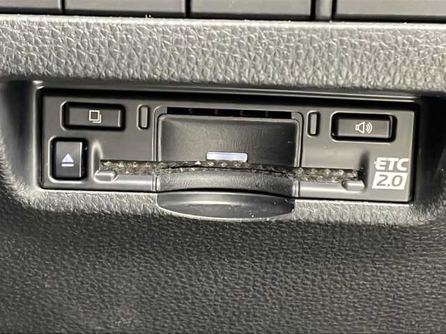 トヨタ ハリアー ハイブリッド Z レザーパッケージ 茨城県 2023(令5)年 2万km プラチナホワイトパールマイカ 12.3インチ純正ナビ付ディスプレイオーディオ/・FM/AM/フルセグTV/Bluetooth/・AppleCarPlay/AndroidAuto/・アラウンドビュー/・JBLサウンド/BSM/前後コーナーセンサー/ビルドインETC/ドライブレコーダー/本革レザーシート/追従型クルーズコントロール/ステアリングヒーター/パワーシート（D+N席）/シートベンチレーション（D+N席）/シートヒーター（D+N席）/デジタルインナーミラー/パワバックドア/純正アルミホイール/純正フロアマット/スペアキー/AAC/衝突被害軽減ブレーキ/レーンキープアシスト/横滑り防止機能