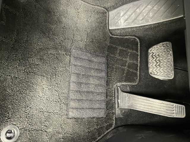 トヨタ ハリアー ハイブリッド Z レザーパッケージ 茨城県 2023(令5)年 2万km プラチナホワイトパールマイカ 12.3インチ純正ナビ付ディスプレイオーディオ/・FM/AM/フルセグTV/Bluetooth/・AppleCarPlay/AndroidAuto/・アラウンドビュー/・JBLサウンド/BSM/前後コーナーセンサー/ビルドインETC/ドライブレコーダー/本革レザーシート/追従型クルーズコントロール/ステアリングヒーター/パワーシート（D+N席）/シートベンチレーション（D+N席）/シートヒーター（D+N席）/デジタルインナーミラー/パワバックドア/純正アルミホイール/純正フロアマット/スペアキー/AAC/衝突被害軽減ブレーキ/レーンキープアシスト/横滑り防止機能