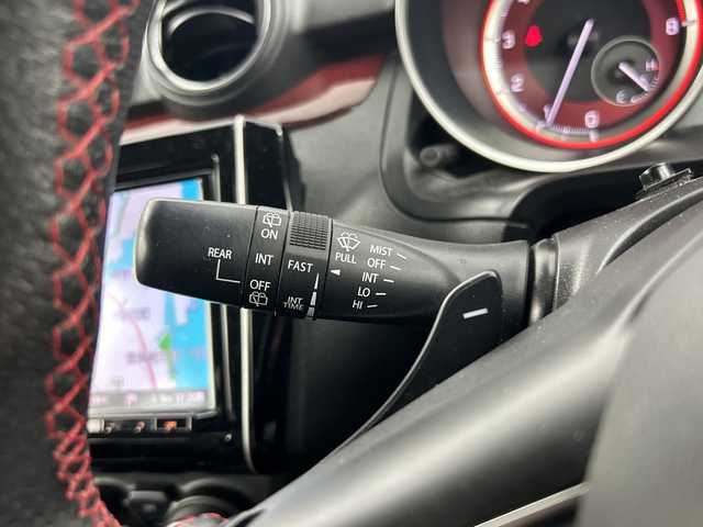 スズキ スイフト スポーツ セーフティPKG 愛知県 2018(平30)年 4.5万km ピュアホワイトP 純正８インチナビ（AM/FM/地デジ/BT/CD/DVD）/全方位カメラ/D席シートヒーター/衝突軽減ブレーキ/レーンキープアシスト/横滑り防止機能/クリアランスソナー/レーダークルーズコントロール/パドルシフト/ビルトインETC/純正17インチアルミホイール/LEDヘッドライト/フォグランプ/前後コーナーセンサー/ドアバイザー/純正ドライブレコーダー/スマートキー/プッシュスタート/スペアキー/電格ミラー