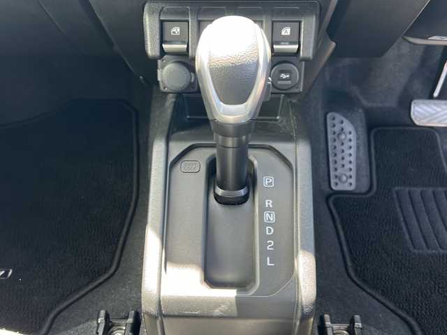 スズキ ジムニー XC 岐阜県 2022(令4)年 1.6万km ジャングルグリーン 登録時走行距離16066km/4WDターボ/Pioneer ディスプレイオーディオ/ Bluetooth/DISC/フルセグテレビ/バックカメラ/セーフティサポート/・デュアルカメラブレーキサポート/・誤発進抑制機能/・車線逸脱警報/・先行車発進告知/・標識認識機能/・ハイビームアシスト/クルーズコントロール/LEDヘッドライト/ミラーヒーター/電動格納ミラー/ダウンヒルアシストコントロール/純正アルミホイール/純正フロアマット/プッシュスタート/スマートキー/スペアキー1本/盗難防止/ビルトインETC/禁煙車/エアバッグW/カーテンエアバッグ