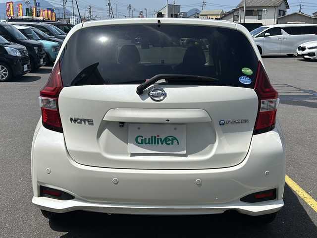 日産 ノート e－パワー B 香川県 2020(令2)年 5.2万km ブリリアントホワイトパール 社外ナビ／Ｂｌｕｅｔｏｏｔｈ／コーナーセンサー／レーンキープ／ＥＴＣ／コーナーセンサー／衝突軽減ブレーキ／バックカメラ／オートライト／レーンキープ／横滑り防止
