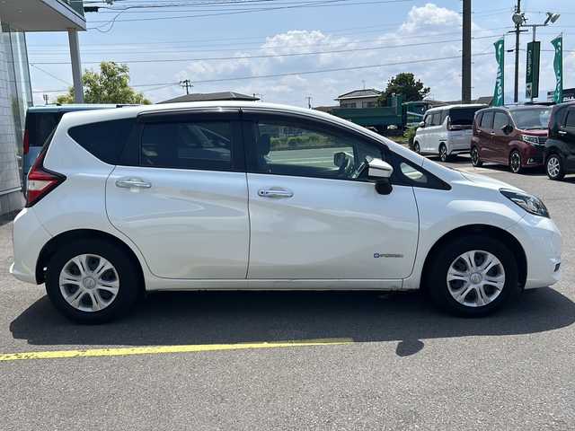 日産 ノート e－パワー B 香川県 2020(令2)年 5.2万km ブリリアントホワイトパール 社外ナビ／Ｂｌｕｅｔｏｏｔｈ／コーナーセンサー／レーンキープ／ＥＴＣ／コーナーセンサー／衝突軽減ブレーキ／バックカメラ／オートライト／レーンキープ／横滑り防止