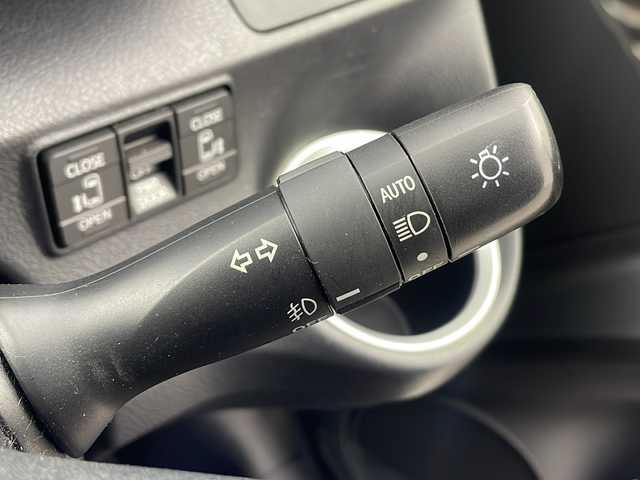 トヨタ シエンタ ファンベースG クエロ 大阪府 2020(令2)年 4.4万km ブラックマイカ KENWOOD 9インチナビ　MDV-M906HDL/【BT/フルセグTV/ipod/USB/HDMI/DVD]/アラウンドビューモニター/ドライブレコーダー前後　DRV-MR745/ビルトインETC/衝突被害軽減システム/レーンキープアシスト/横滑り防止装置/コーナーセンサー前後/オートライト/オートマチックハイビーム/両側パワースライドドア/アイドリングストップ/純正１６インチアルミホイール/純正フロアマット/ハーフレザーシート/スマートキー