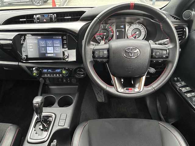 トヨタ ハイラックス Z GRスポーツ 福島県 2022(令4)年 1.6万km スーパーホワイトⅡ 純正ディスプレイオーディオ/【ナビ/USB/BT】/パノラミックビューモニター/バックカメラ/ETC/プリクラッシュセーフティ/レーンディパーチャーアラート/レーダークルーズコントロール/ロードサインアシスト（RSA）/先行車発進告知機能（TMN）/ヒルスタートアシストコントロール（HAC）/アイドリングストップ/ステアリングリモコン/パドルシフト/純正フロアマット