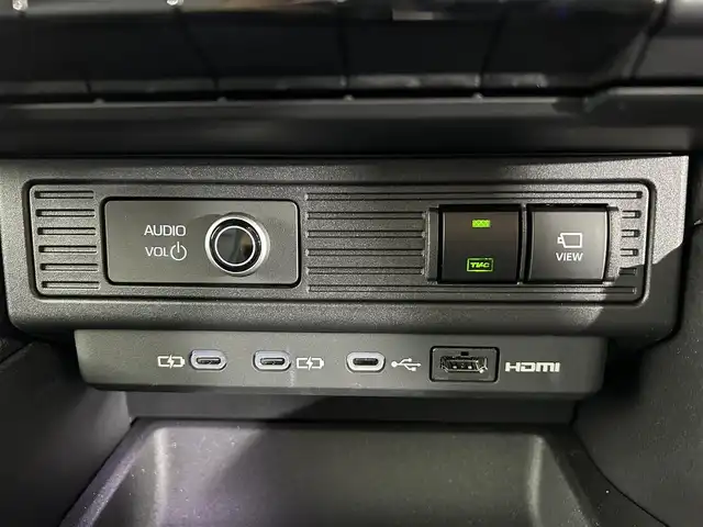 トヨタ ランドクルーザー ２５０ 佐賀県 2024(令6)年 0.2万km プラチナホワイトパールマイカ ワンオーナー/丸目ヘッドライト/サンルーフ/デジタルインナーミラー/４WD/7人乗り/純正ディスプレイオーディオ/ナビ連動ドライブレコーダー前後/パワーバックドア/純正18インチアルミホイール/パノラマミックビュー/トヨタセーフティ/レーンディパーチャーアラート/プリクラッシュセーフティ/ブラインドスポットモニター/プロアクティブドライビングアシスト/クリアランスソナー/リアクロストラフィックアラート/リアカメラディテクション/ロードサインアシスト/シートヒーター/エアシート/ハーフレザー