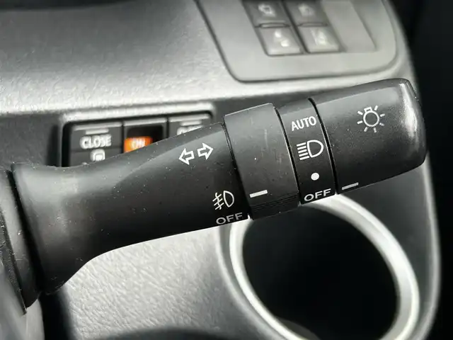 トヨタ シエンタ ハイブリッド G クエロ 滋賀県 2018(平30)年 6万km ブラックマイカ/センシュアルレッドマイカ 純正９インチナビ/・フルセグ・Bluetooth・CD・DVD・USB/トヨタセーフティーセンス/全方位カメラ/デジタルインナーミラー/ハーフレザーシート/シートヒーター/ステアリングヒーター/両側パワースライドドア/ETC/オートライト/オートハイビーム/前後ドライブレコーダー/前後ソナー/純正16インチアルミホイール