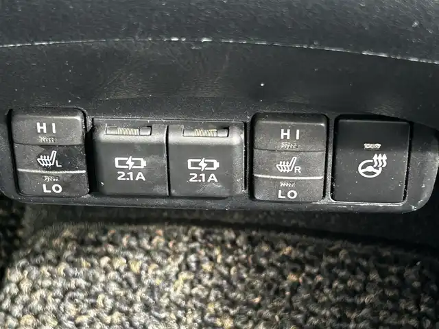 トヨタ シエンタ ハイブリッド G クエロ 滋賀県 2018(平30)年 6万km ブラックマイカ/センシュアルレッドマイカ 純正９インチナビ/・フルセグ・Bluetooth・CD・DVD・USB/トヨタセーフティーセンス/全方位カメラ/デジタルインナーミラー/ハーフレザーシート/シートヒーター/ステアリングヒーター/両側パワースライドドア/ETC/オートライト/オートハイビーム/前後ドライブレコーダー/前後ソナー/純正16インチアルミホイール