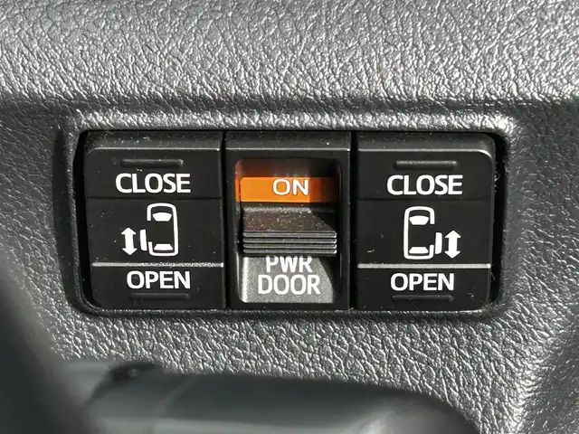 トヨタ シエンタ ハイブリッド G クエロ 滋賀県 2018(平30)年 6万km ブラックマイカ/センシュアルレッドマイカ 純正９インチナビ/・フルセグ・Bluetooth・CD・DVD・USB/トヨタセーフティーセンス/全方位カメラ/デジタルインナーミラー/ハーフレザーシート/シートヒーター/ステアリングヒーター/両側パワースライドドア/ETC/オートライト/オートハイビーム/前後ドライブレコーダー/前後ソナー/純正16インチアルミホイール