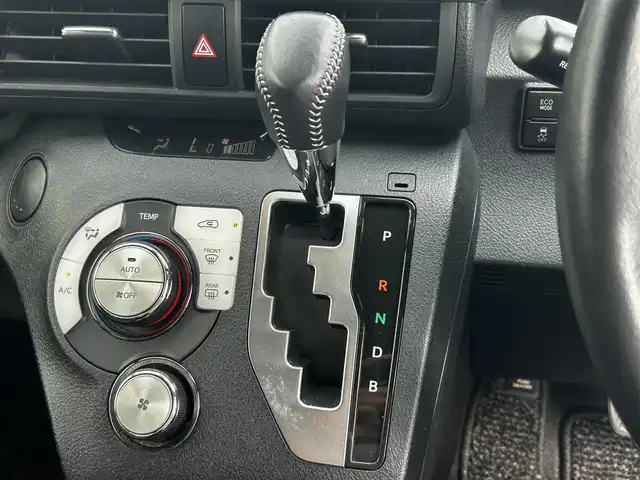 トヨタ シエンタ ハイブリッド G クエロ 滋賀県 2018(平30)年 6万km ブラックマイカ/センシュアルレッドマイカ 純正９インチナビ/・フルセグ・Bluetooth・CD・DVD・USB/トヨタセーフティーセンス/全方位カメラ/デジタルインナーミラー/ハーフレザーシート/シートヒーター/ステアリングヒーター/両側パワースライドドア/ETC/オートライト/オートハイビーム/前後ドライブレコーダー/前後ソナー/純正16インチアルミホイール