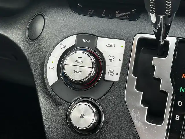 トヨタ シエンタ ハイブリッド G クエロ 滋賀県 2018(平30)年 6万km ブラックマイカ/センシュアルレッドマイカ 純正９インチナビ/・フルセグ・Bluetooth・CD・DVD・USB/トヨタセーフティーセンス/全方位カメラ/デジタルインナーミラー/ハーフレザーシート/シートヒーター/ステアリングヒーター/両側パワースライドドア/ETC/オートライト/オートハイビーム/前後ドライブレコーダー/前後ソナー/純正16インチアルミホイール