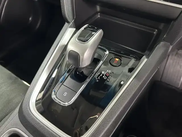 ホンダ シャトル ハイブリッド ホンダセンシング 大阪府 2020(令2)年 2.8万km ルナシルバーM 社外ナビ　衝突軽減ブレーキ　レーンアシスト　レーダークルーズコントロール　スマートキー　プッシュスタート　オートエアコン　ビルトインＥＴＣ　電動格納ミラー　Ｂｌｕｅｔｏｏｔｈ　横滑り防止装置　ｅｃｏｎ